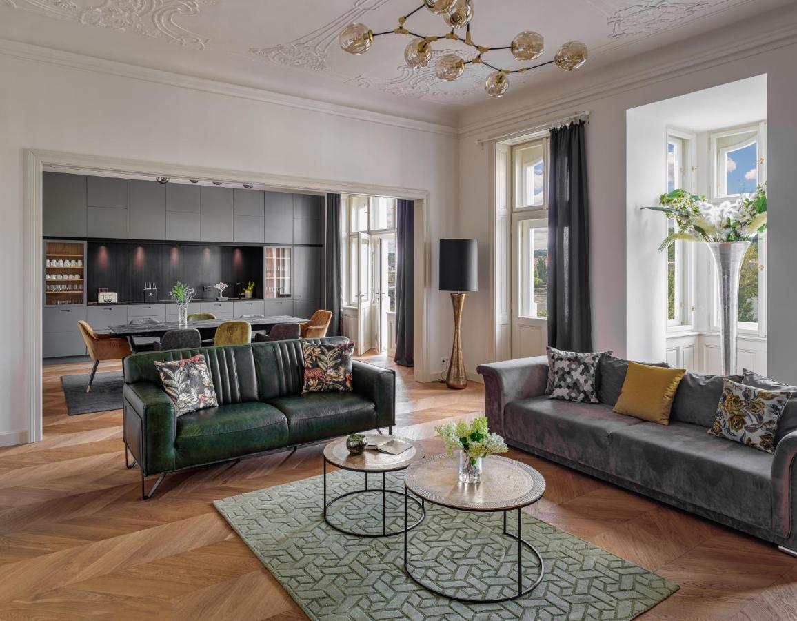 Mn6 Luxury By Adrez Praga