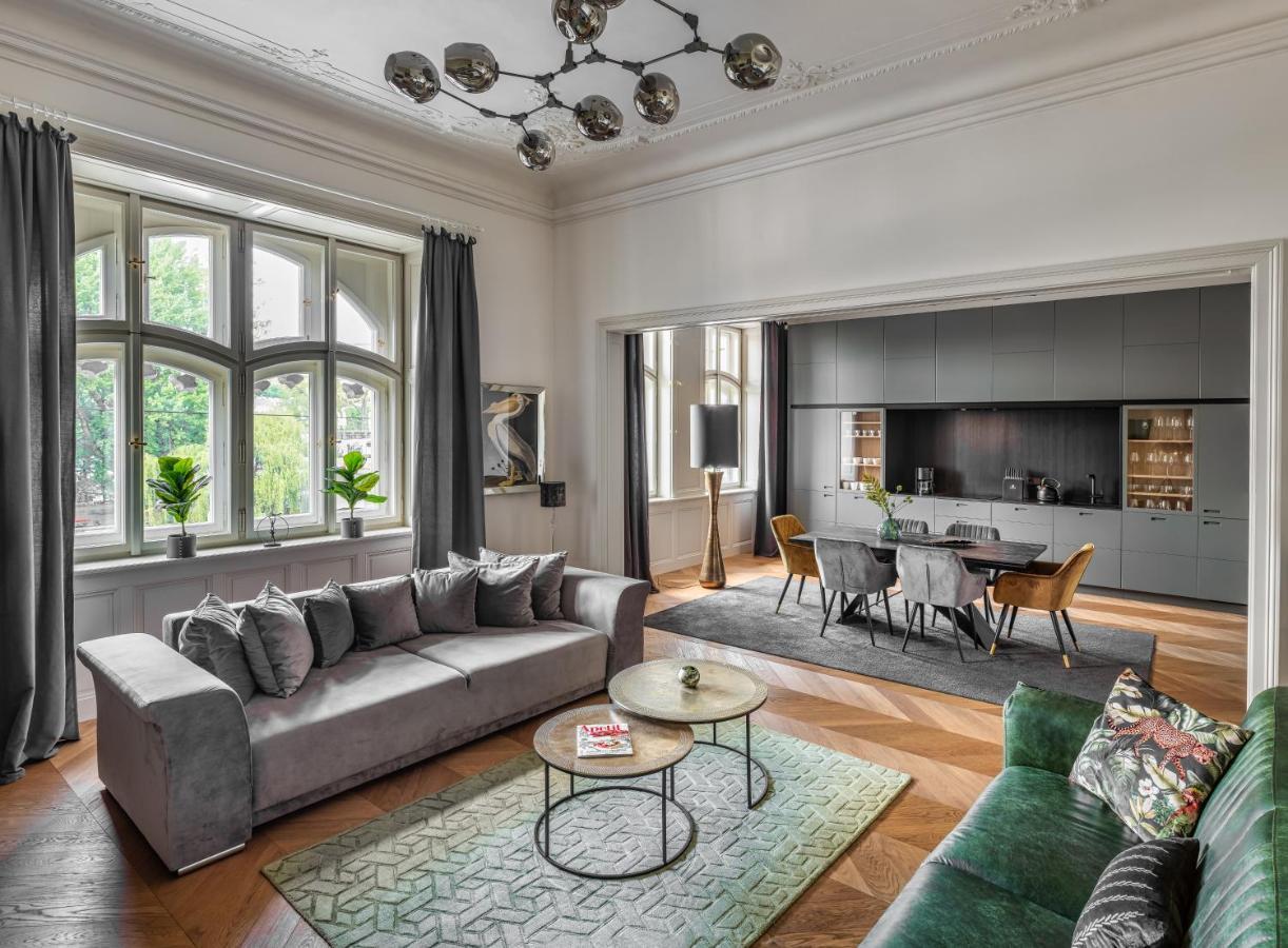 Mn6 Luxury By Adrez Prag